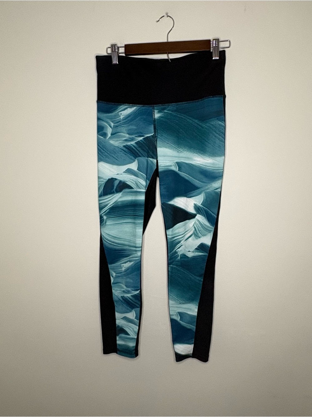 Xersion Women’s Medium Black Blue Fitness Leggings Gym Running Yoga